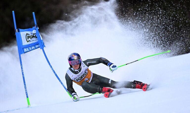 2025-12-21t091119z_284918193_up1elcl0pit5c_rtrmadp_3_alpine-skiing-men