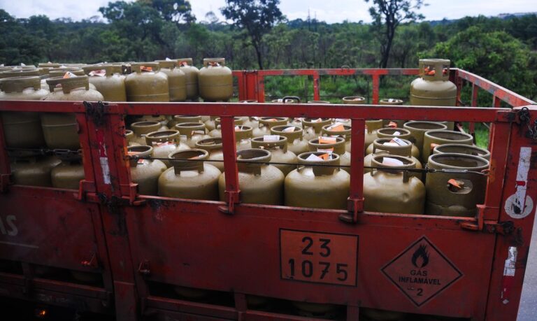 botijao_de_13_quilos_de_gas_de_cozinha_mcajr_abr_201120214528-2